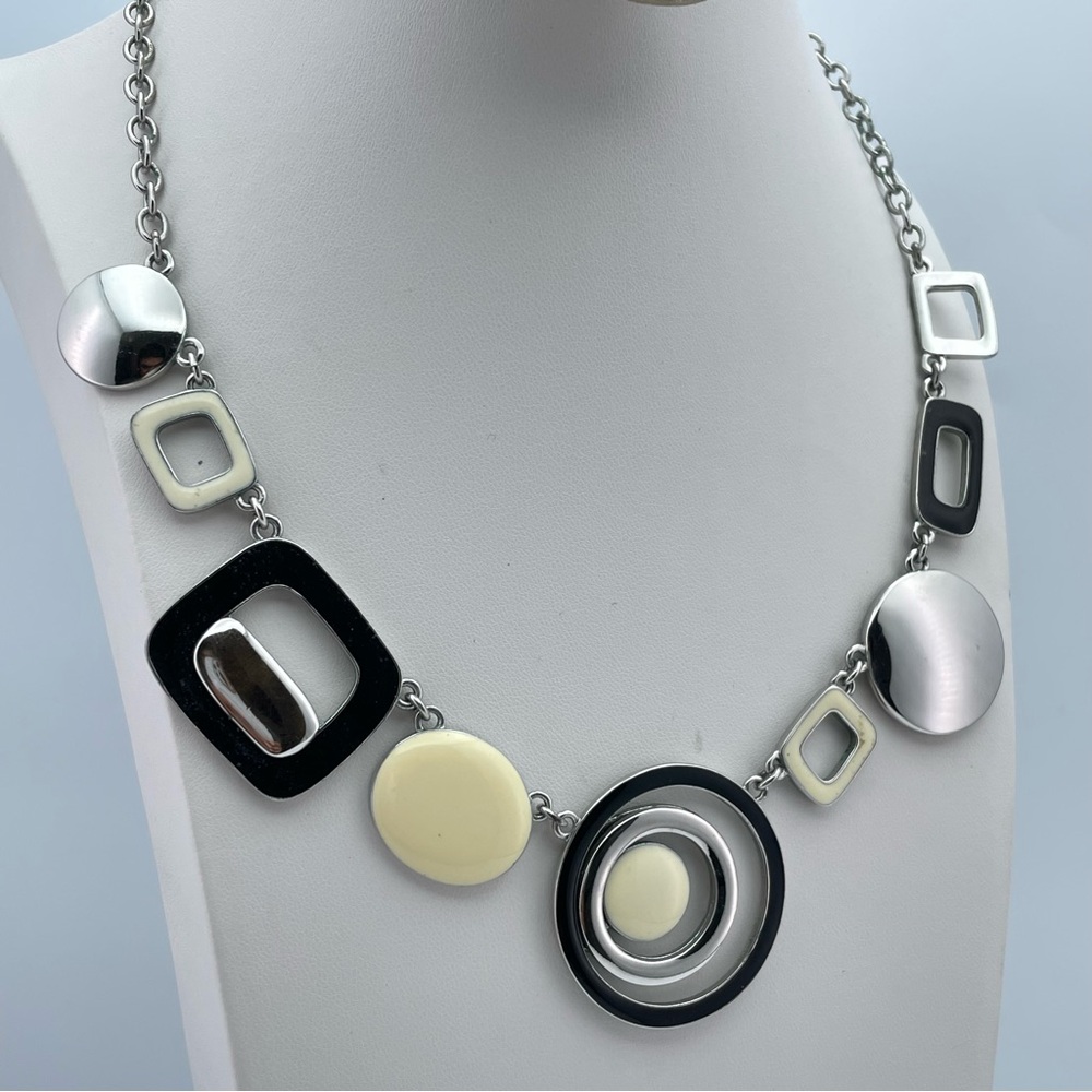 Lia Sophia Modern Geometric Silver Tone Statement Necklace 18”+ 3” Extender